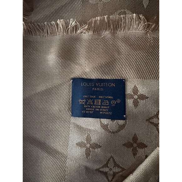 Louis Vuitton Ecru Monogram Blanket Shawl - Picture 4 of 4